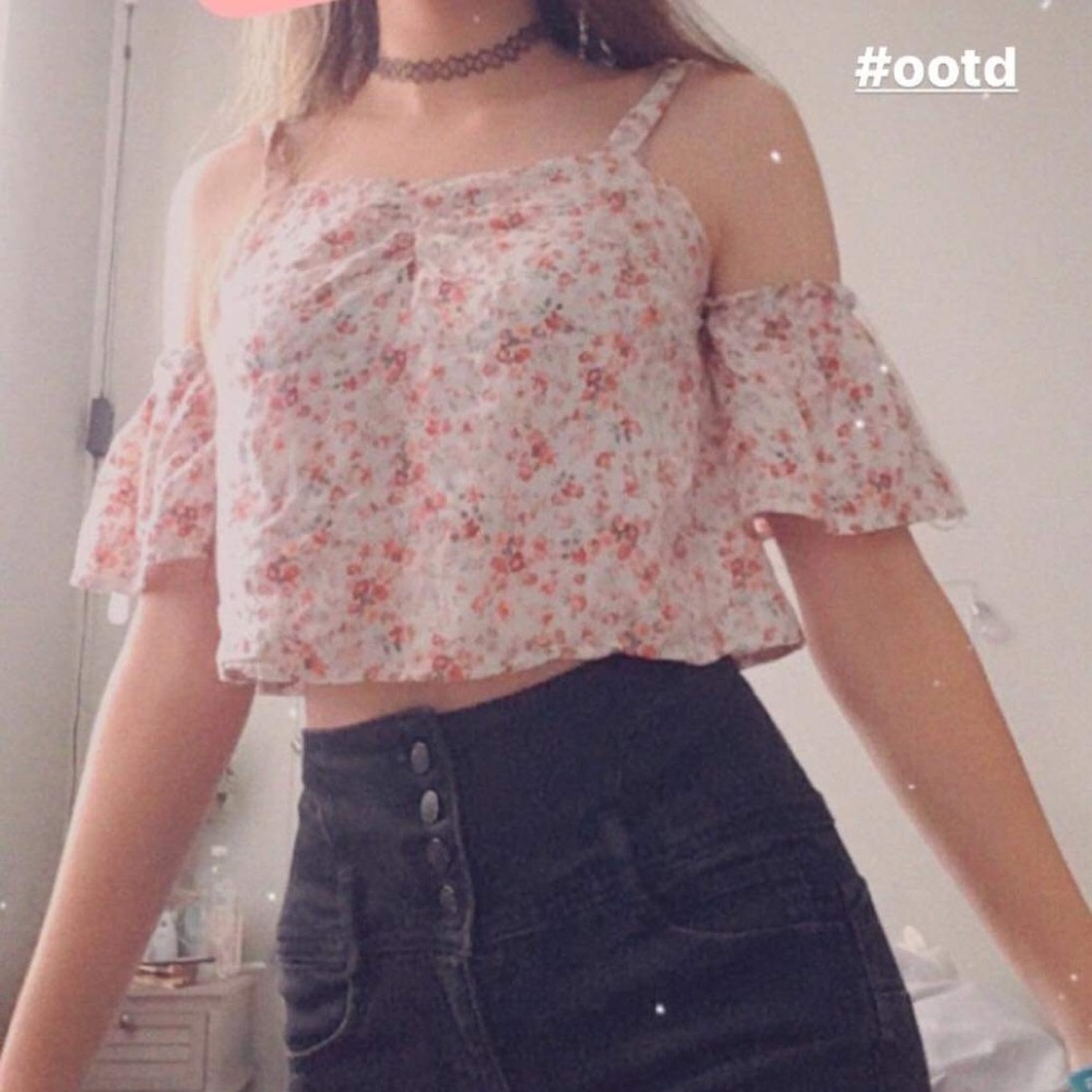 floral crop top! 🤍